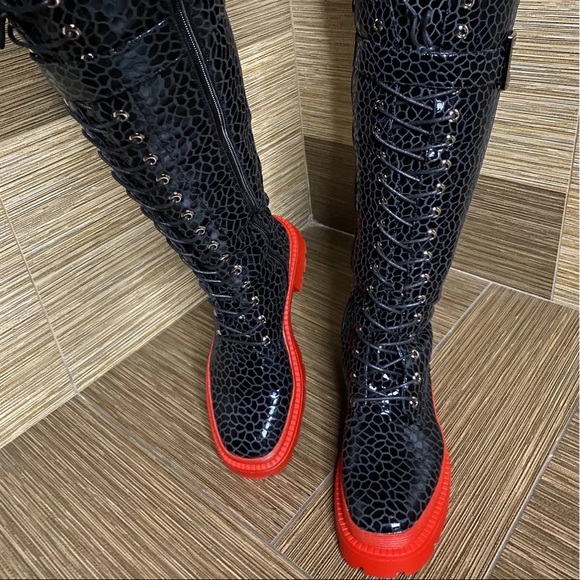 🔥HOT ITEM🔥 Corina Boots. Sizes: 5.5-10 SIZING SUGGESTIONS: RUNS SLIGHTLY BIG - Picture 2 of 3
